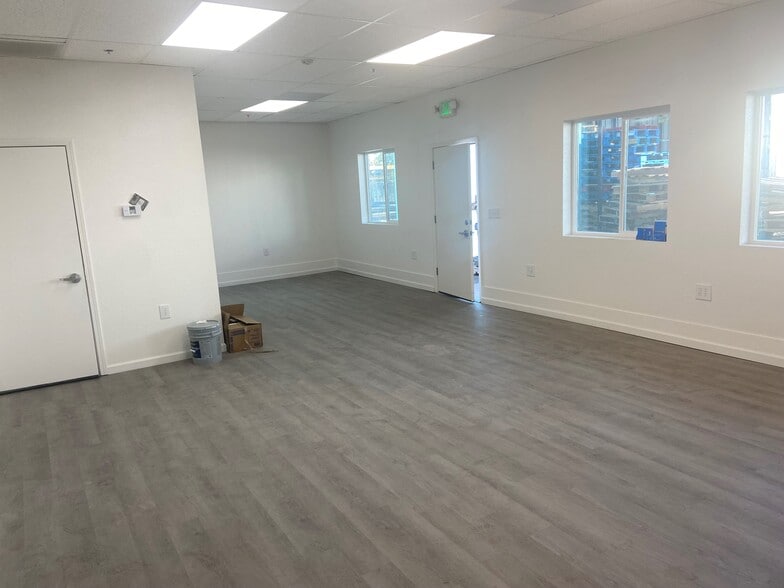 More Photos Of 741 S Airport Way, Stockton Showroom For Lease