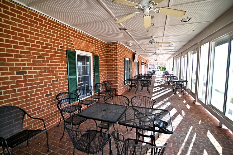 More Photos Of 15120 Washington St, Haymarket Restaurant For Sale