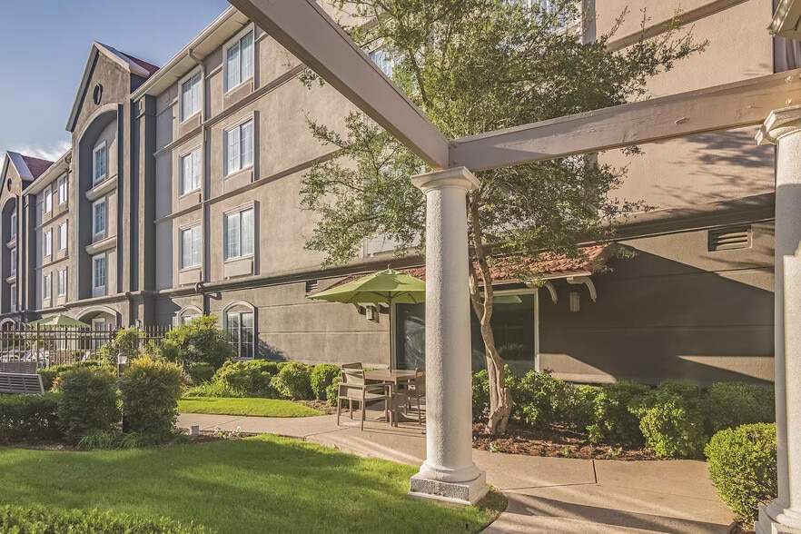 More Photos Of 930 Ed Noble Pky, Norman Hotel For Sale