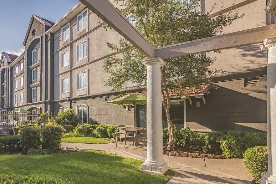 More Photos Of 930 Ed Noble Pky, Norman Hotel For Sale