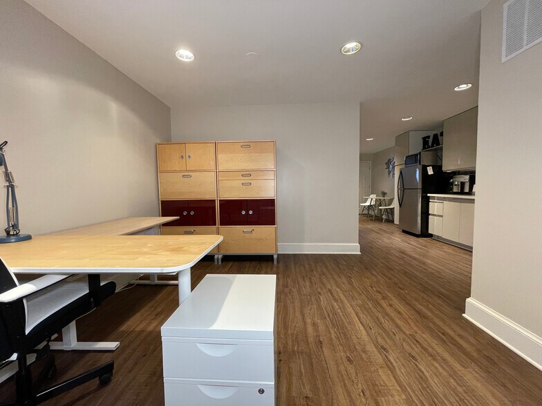 More Photos Of 123 N Henry St, Alexandria Office For Lease