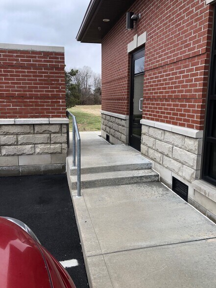 More Photos Of 702 Trafalgar Pointe Pl, Trafalgar Office For Lease