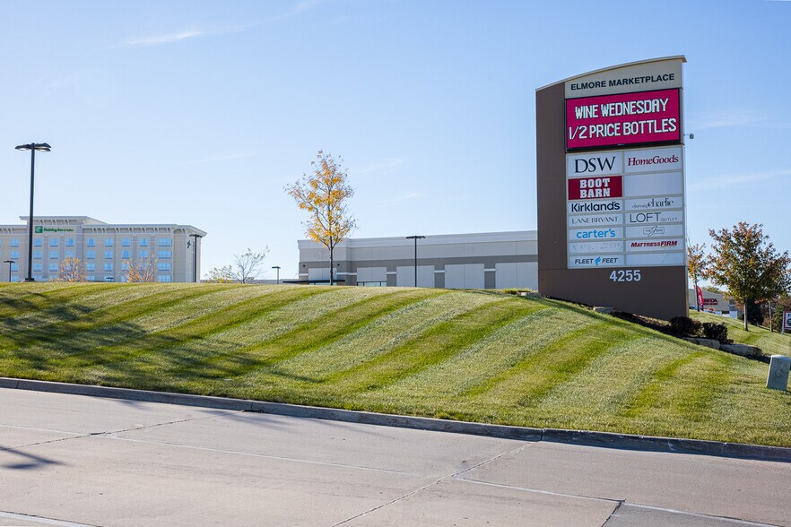 More Photos Of 4201 Elmore Ave, Davenport Unknown For Lease
