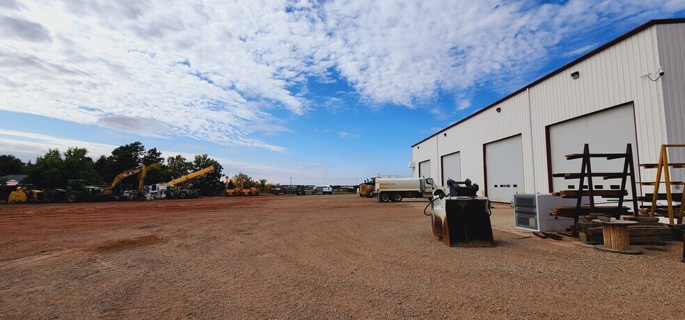 More Photos Of 860 35th Ave E, Dickinson Warehouse For Sale