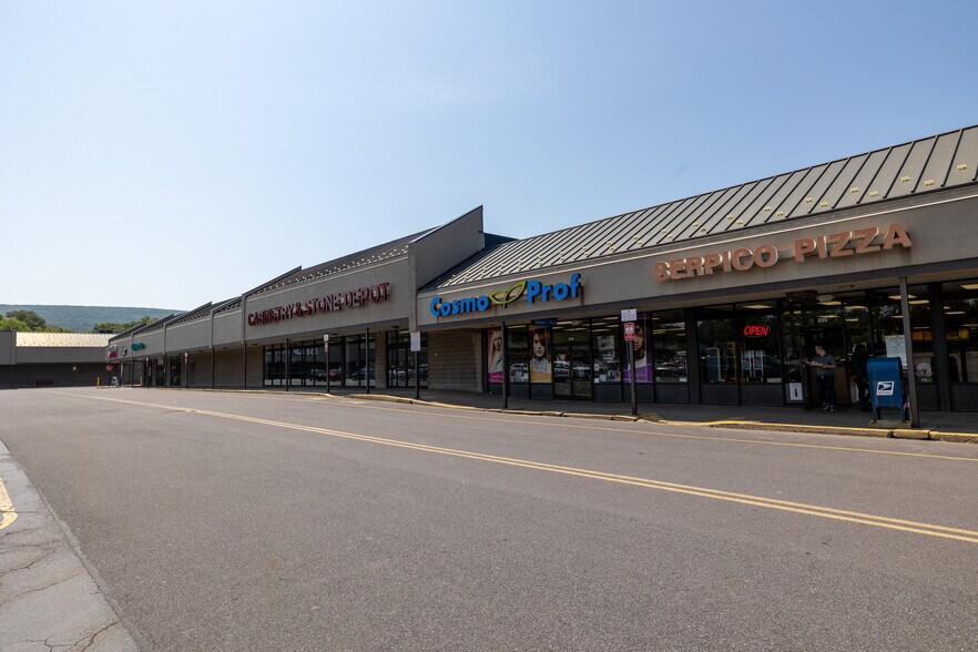 More Photos Of 1-400 E End Ctr, Wilkes-Barre Unknown For Lease