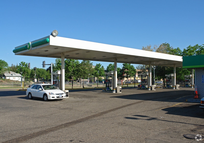 More Photos Of 374 Lexington Pky N, Saint Paul Convenience Store For Sale