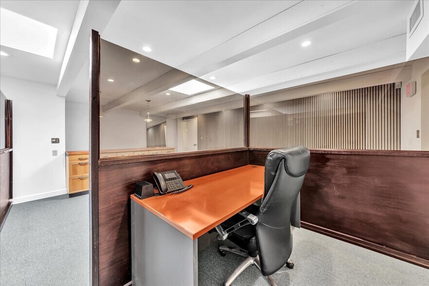 More Photos Of 500 NE 25th St, Pompano Beach Flex For Lease