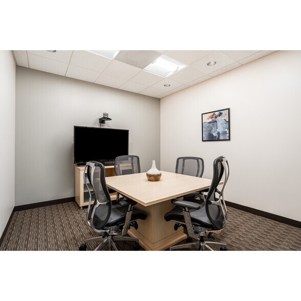 More Photos Of 505 Montgomery St, San Francisco Coworking Space