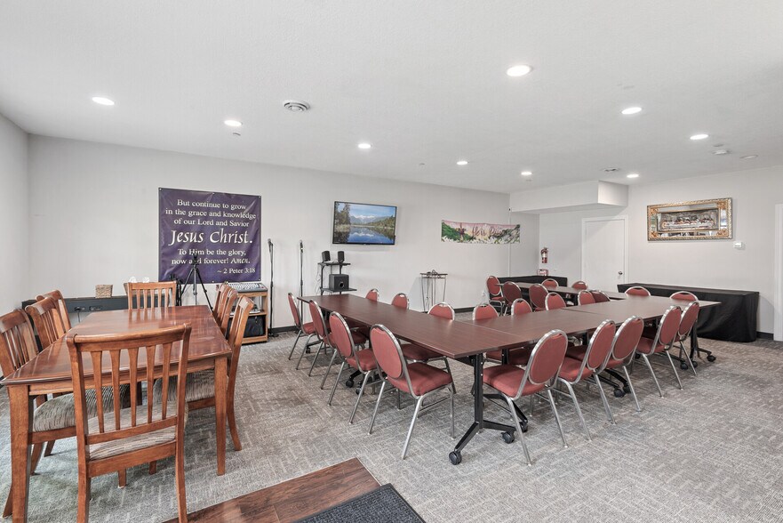 More Photos Of 1701-1713 Southcross Dr W, Burnsville Loft Creative Space For Sale
