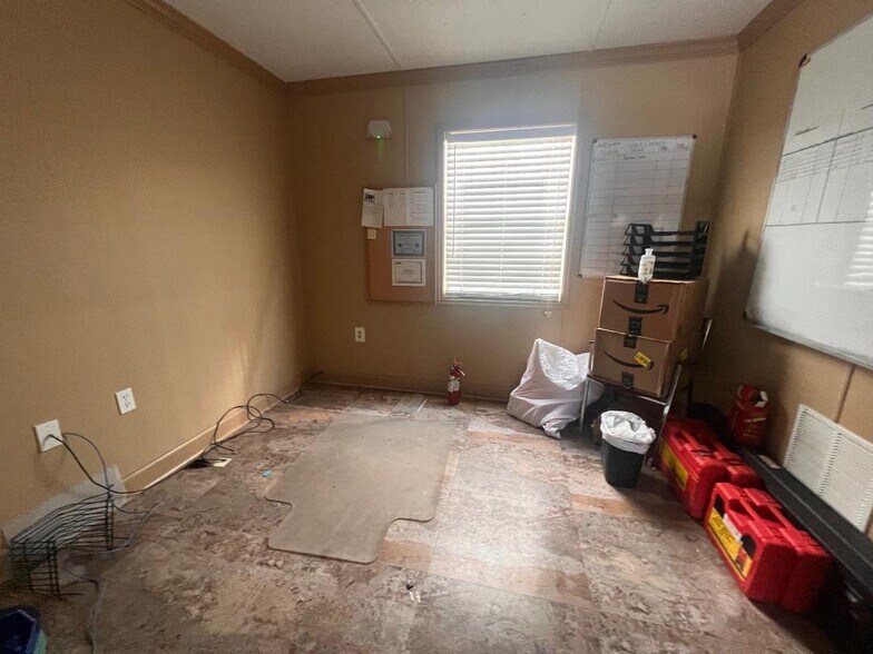 More Photos Of 2220 State Route 3, Catlettsburg Manufacturing For Sale