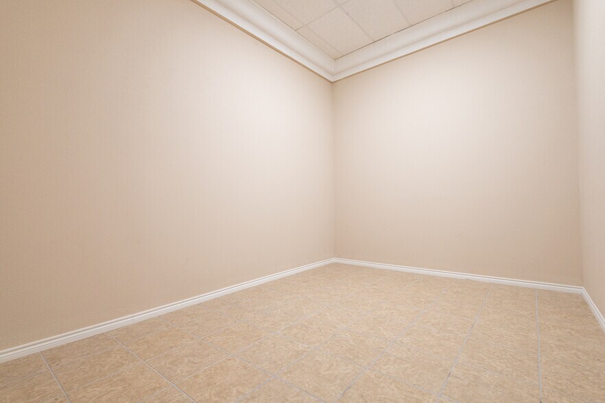 More Photos Of 13644 David Dr, El Paso Showroom For Lease