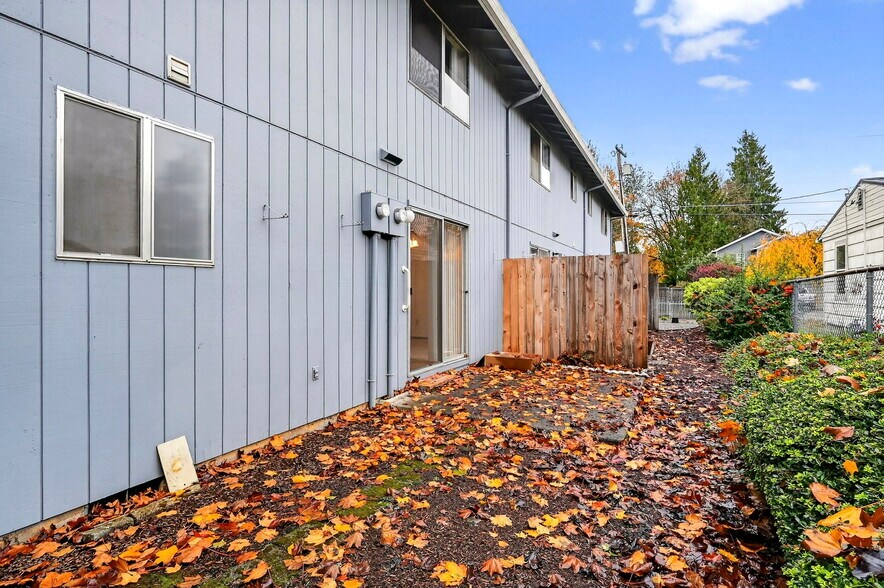 More Photos Of 17170 Beers Ave, Sandy Multifamily For Sale