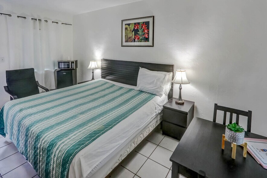 More Photos Of 1411 S Federal Hwy, Hollywood Hotel For Sale