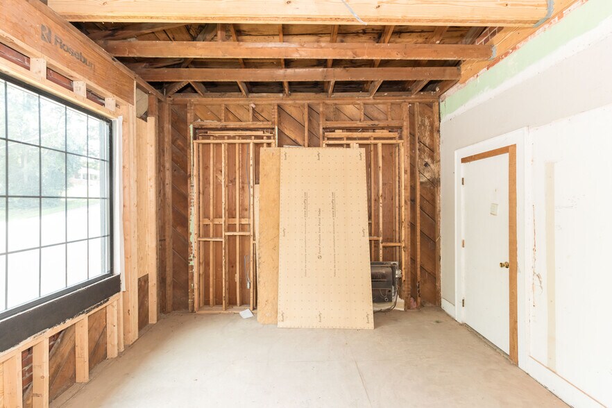 More Photos Of 1340 W Main St, Wytheville Loft Creative Space For Sale