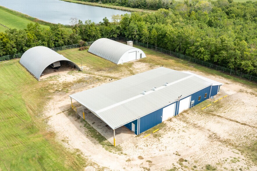 Primary Photo Of 4512 S Highway 35, Alvin Light Manufacturing For Lease