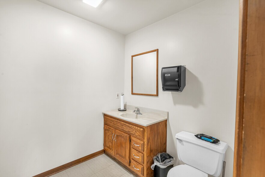 More Photos Of 403 Industrial Dr, Griffith Service For Sale