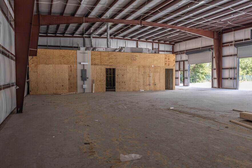 More Photos Of 3023 E C 48, Center Hill Warehouse For Lease