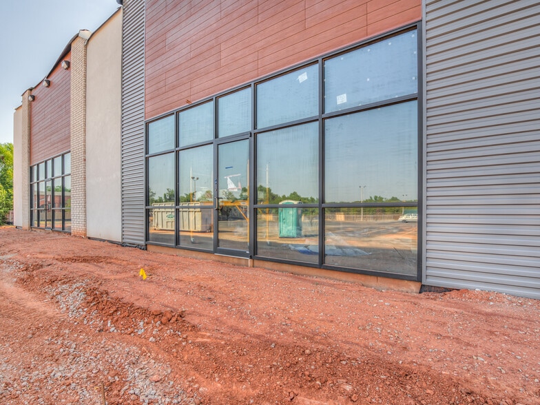 More Photos Of 4235 NW Expressway, Oklahoma City General Retail For Lease
