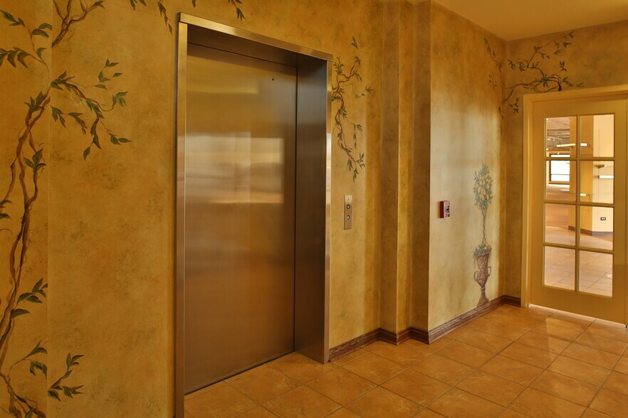 More Photos Of 557 W Polk St, Chicago Research And Development For Lease