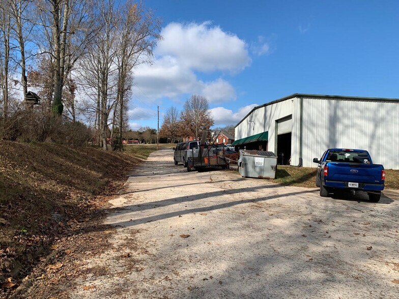 More Photos Of 3795 Evans Rd, Cumming Warehouse For Lease