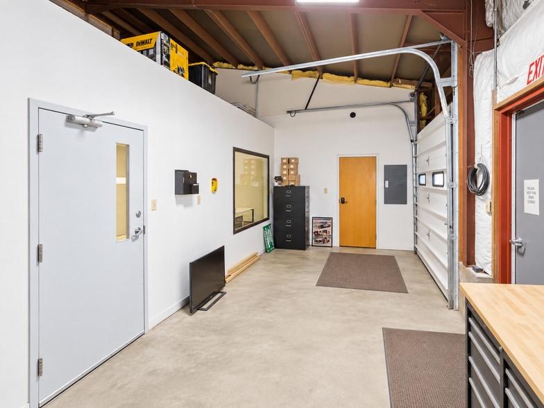 More Photos Of 21 Mainline Dr, Westfield Warehouse For Sale