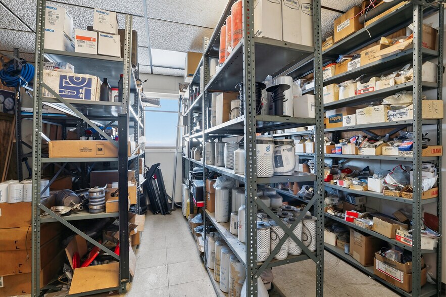 More Photos Of 5500 Prairie Dr, Plover Flex For Sale