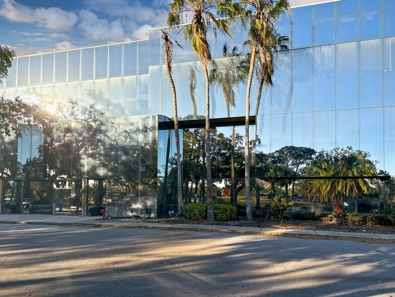 More Photos Of 34125 US Highway 19 N, Palm Harbor Coworking Space