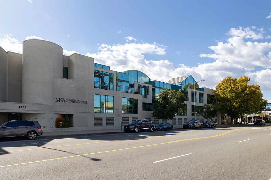 More Photos Of 4123 Lankershim Blvd, North Hollywood Office For Sale