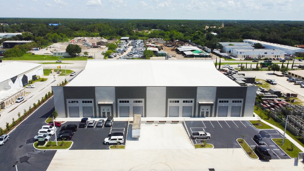 More Photos Of 5620 W Linebaugh Ave, Tampa Warehouse For Lease