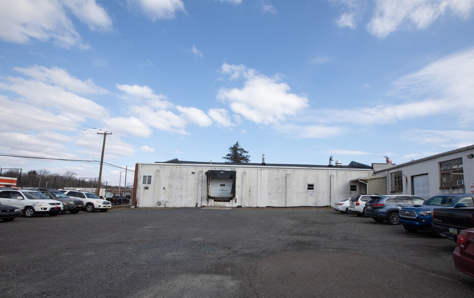 More Photos Of 201 W Lincoln Hwy, Penndel Manufacturing For Sale