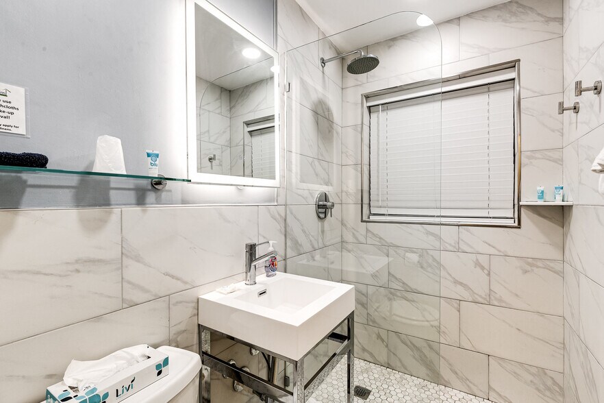 More Photos Of 2648 NE 32nd St, Fort Lauderdale Hotel For Sale