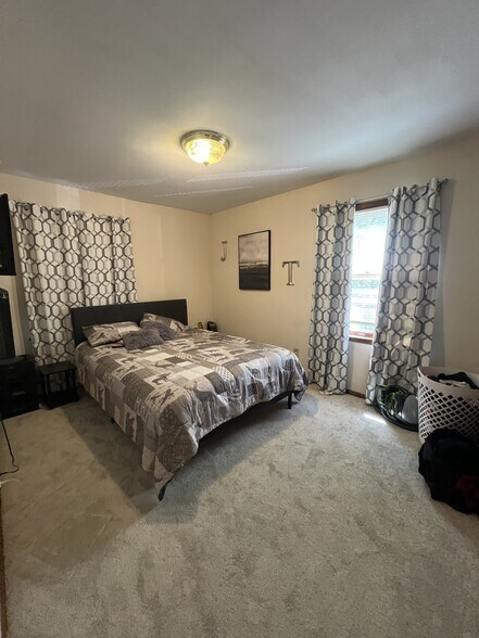 More Photos Of 1426 Frost Ave E, Maplewood Apartments For Sale