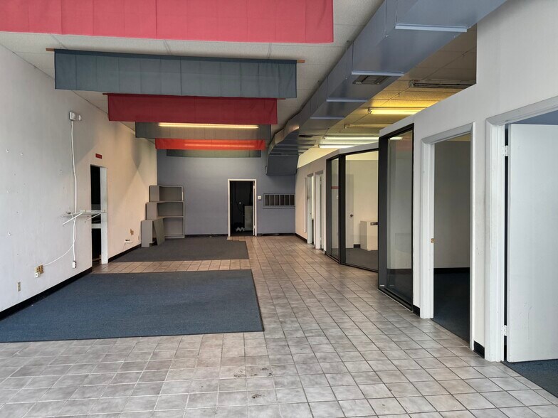 More Photos Of 2124 Hollywood Blvd, Hollywood Freestanding For Lease