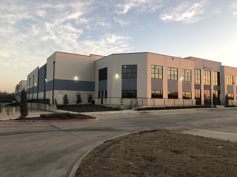 More Photos Of 5260 Valley View Ln, Irving Industrial For Lease