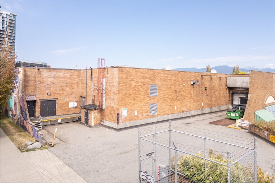 More Photos Of 370 E Broadway, Vancouver Unknown For Lease