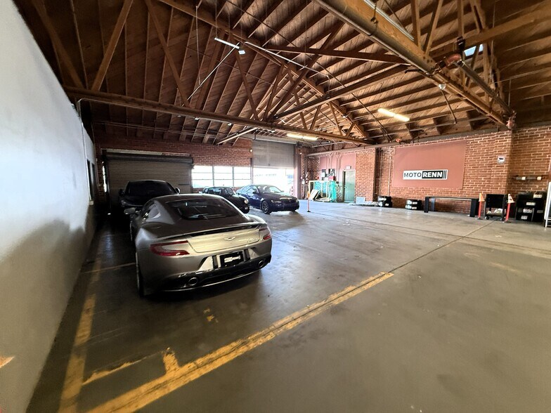More Photos Of 5260 W 104th St, Los Angeles Warehouse For Lease
