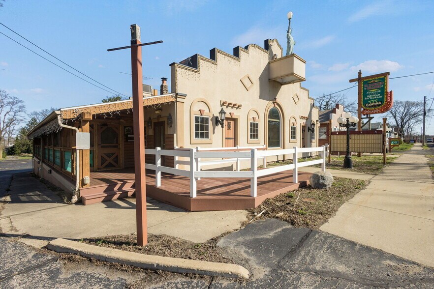 More Photos Of 310 E Buffalo St, New Buffalo General Retail For Sale