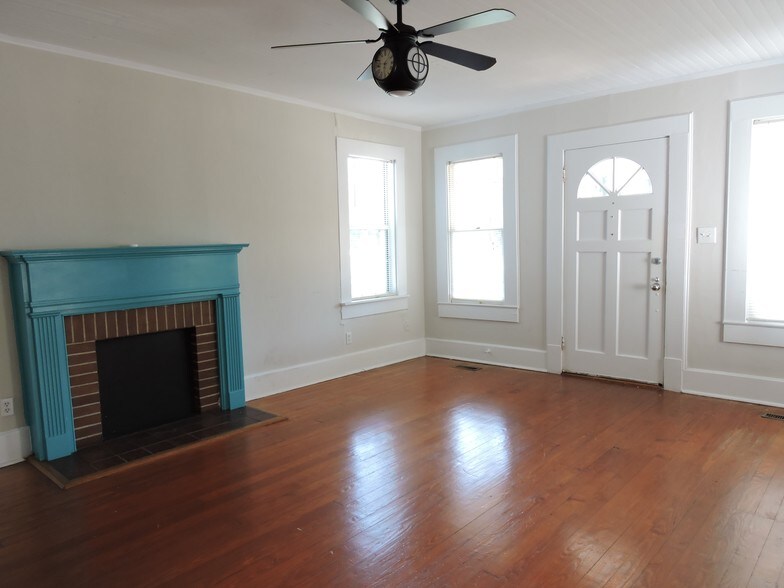 More Photos Of 2216 Mahan Dr, Tallahassee Office Residential For Sale