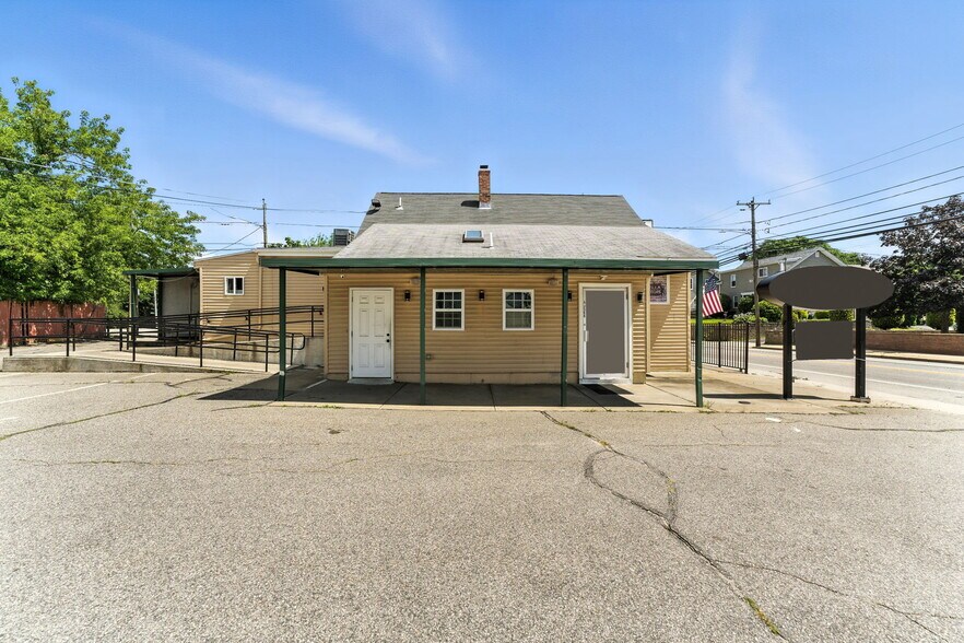 More Photos Of 568 Providence St, West Warwick Restaurant For Sale
