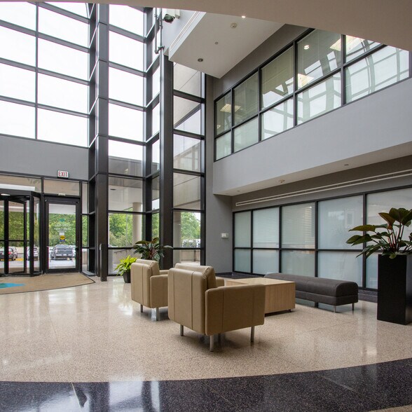 More Photos Of 1900 Hollister Dr, Libertyville Unknown For Lease