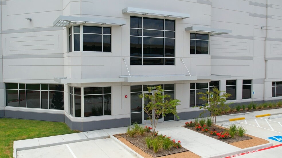 Primary Photo Of 3200 S Sam Houston Pky E, Houston Distribution For Lease