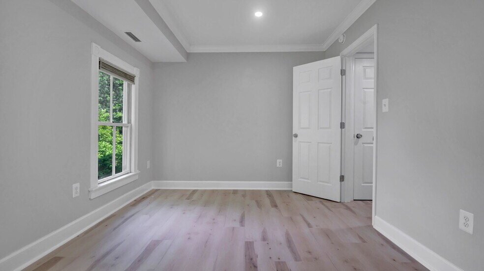 More Photos Of 323 8th St NE, Washington Apartments For Sale