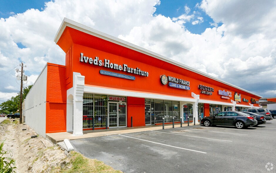 Primary Photo Of 5620-5632 Bellaire Blvd, Houston Storefront For Lease