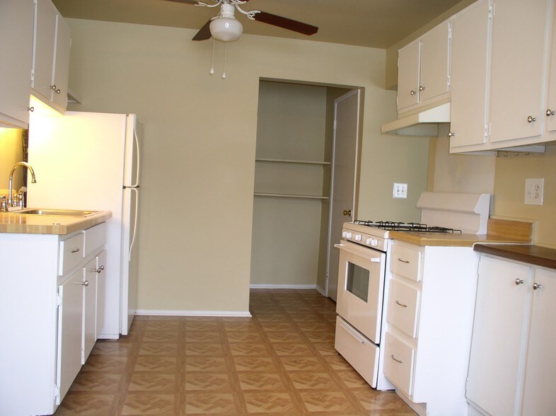 More Photos Of 24949 Mayfair Dr, Flat Rock Apartments For Sale