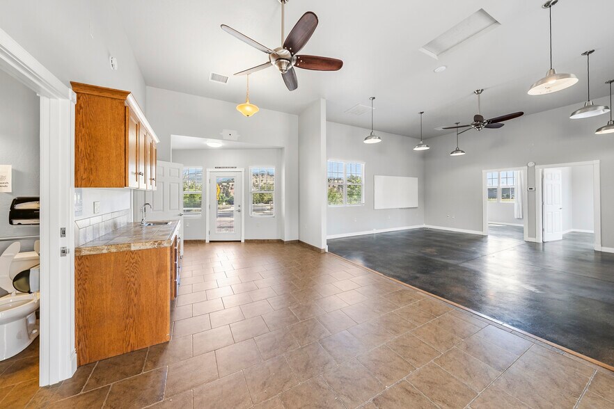 More Photos Of 143 S Main St, Phoenix Office For Sale
