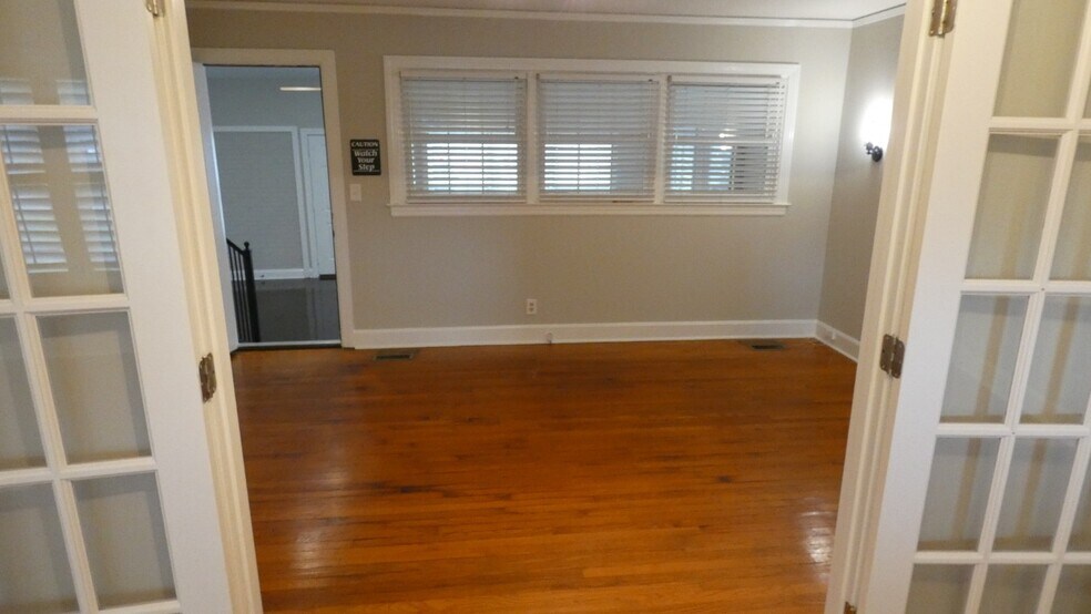 More Photos Of 2911 Middle Tennessee Blvd, Murfreesboro Office Residential For Lease