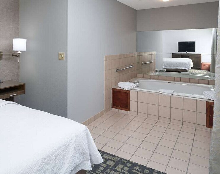 More Photos Of 101 Sodrac Dr, North Sioux City Hotel For Sale