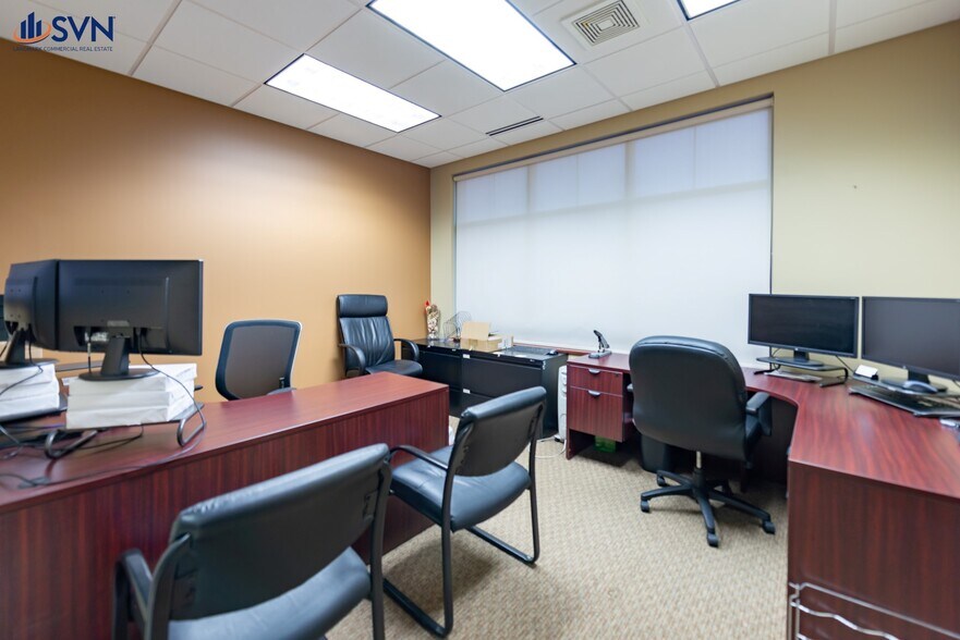 More Photos Of 2471 W Sullivan Rd, Aurora Office For Sale