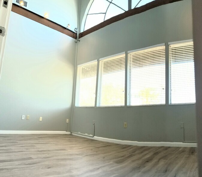 More Photos Of 1001 Riverside Dr, Palmetto Office For Lease