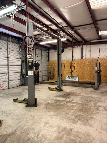 More Photos Of 4005 N Navarro St, Victoria Warehouse For Lease